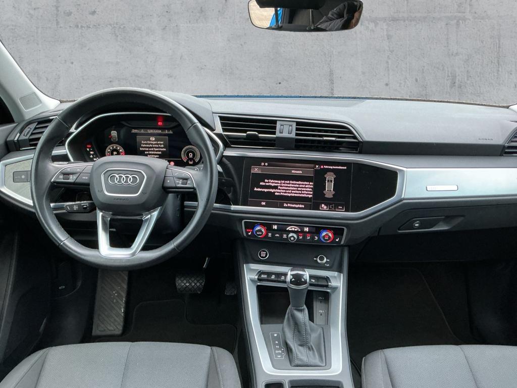 Audi Q3 2022 г. Синий, пробег 31367 км
