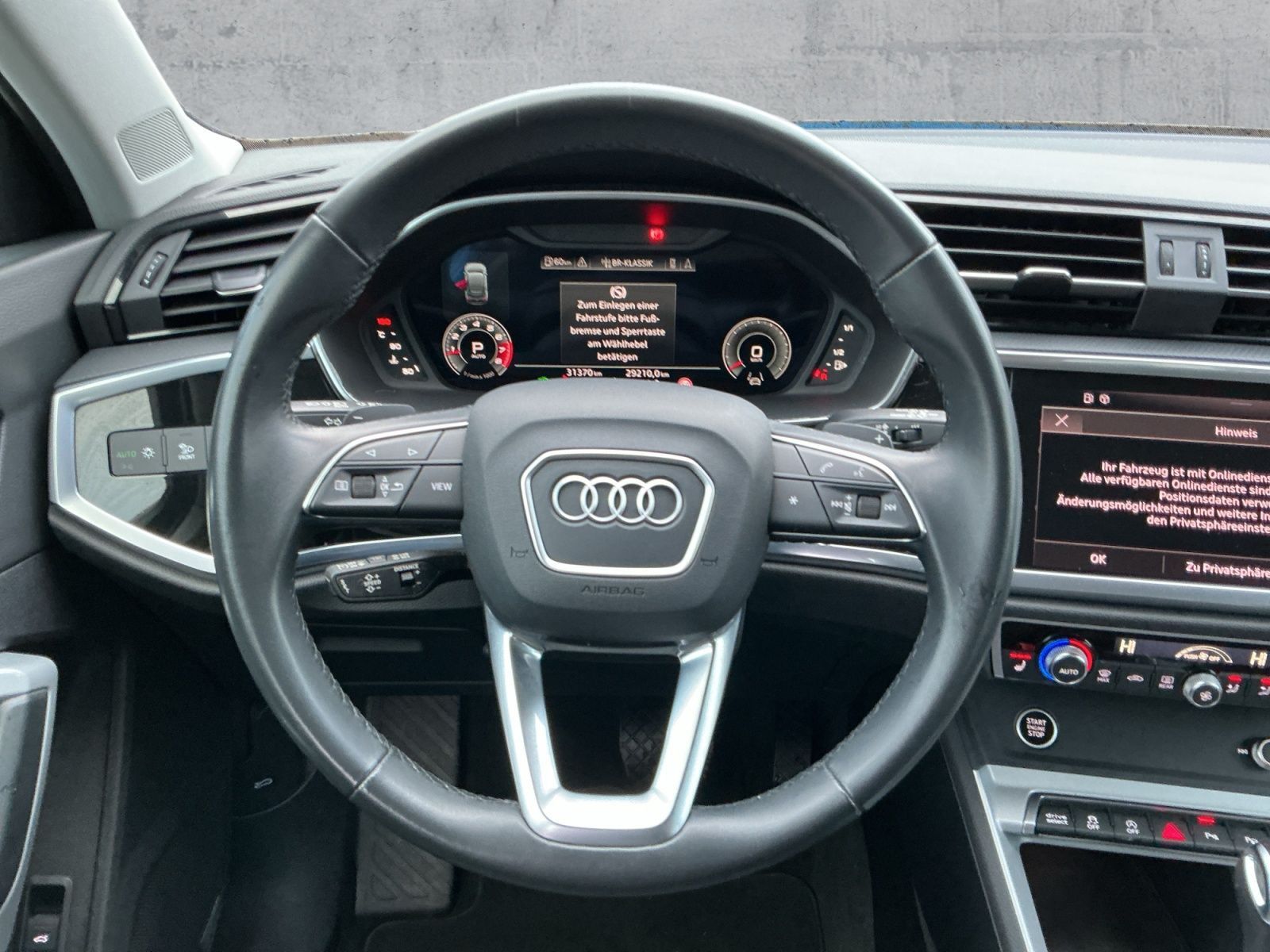 Audi Q3 2022 г. Синий, пробег 31367 км