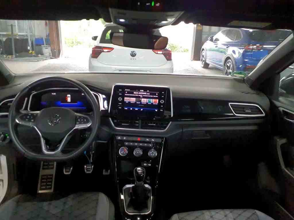 Volkswagen T-Roc 2024 г. Белый, пробег 25700 км