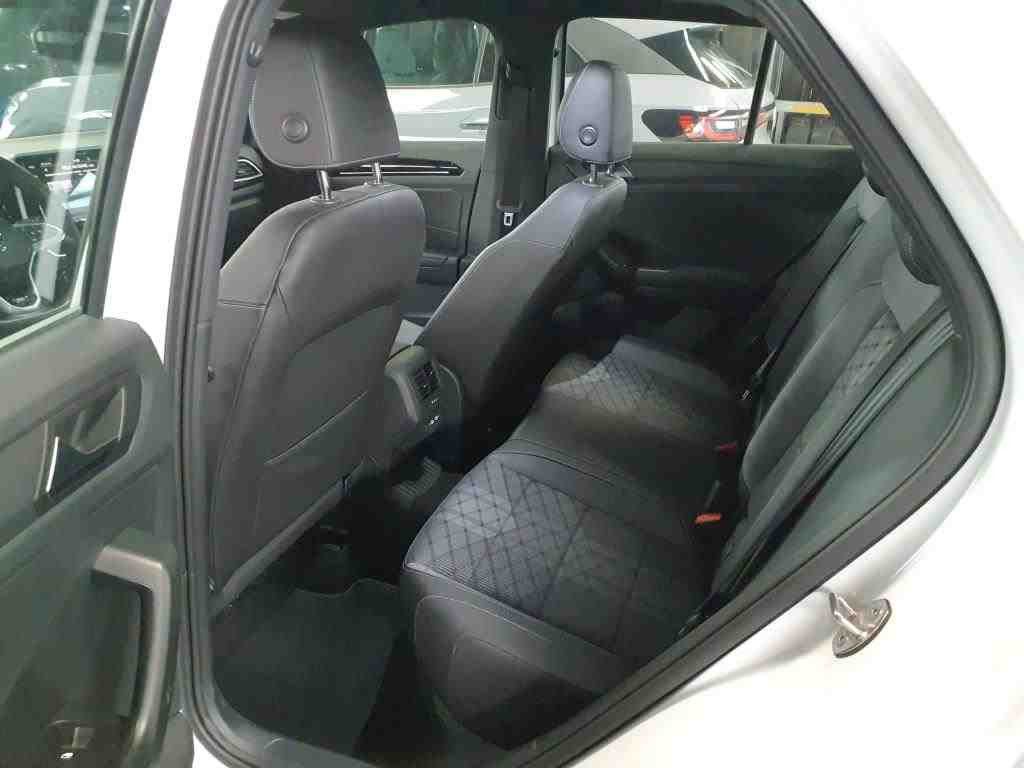 Volkswagen T-Roc 2024 г. Белый, пробег 25700 км