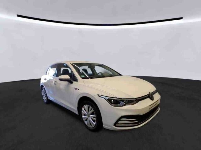 Volkswagen Golf 2024 г. Белый, пробег 23718 км