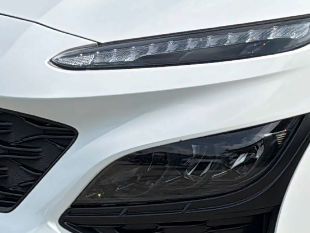 Hyundai Kona 2023 г. Белый, пробег 54522 км