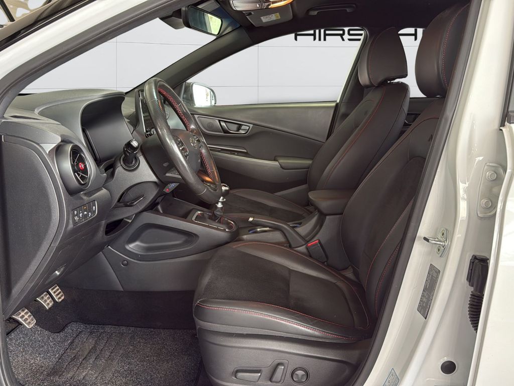 Hyundai Kona 2023 г. Белый, пробег 54522 км