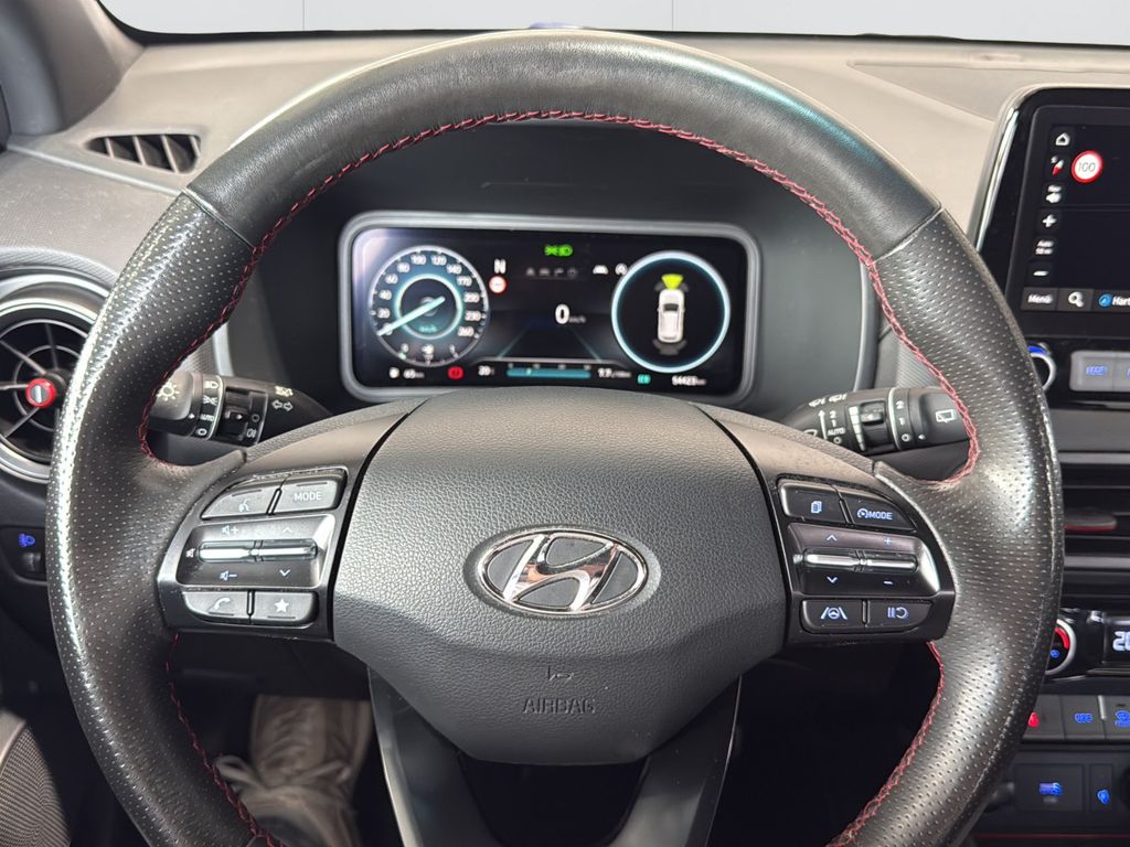 Hyundai Kona 2023 г. Белый, пробег 54522 км