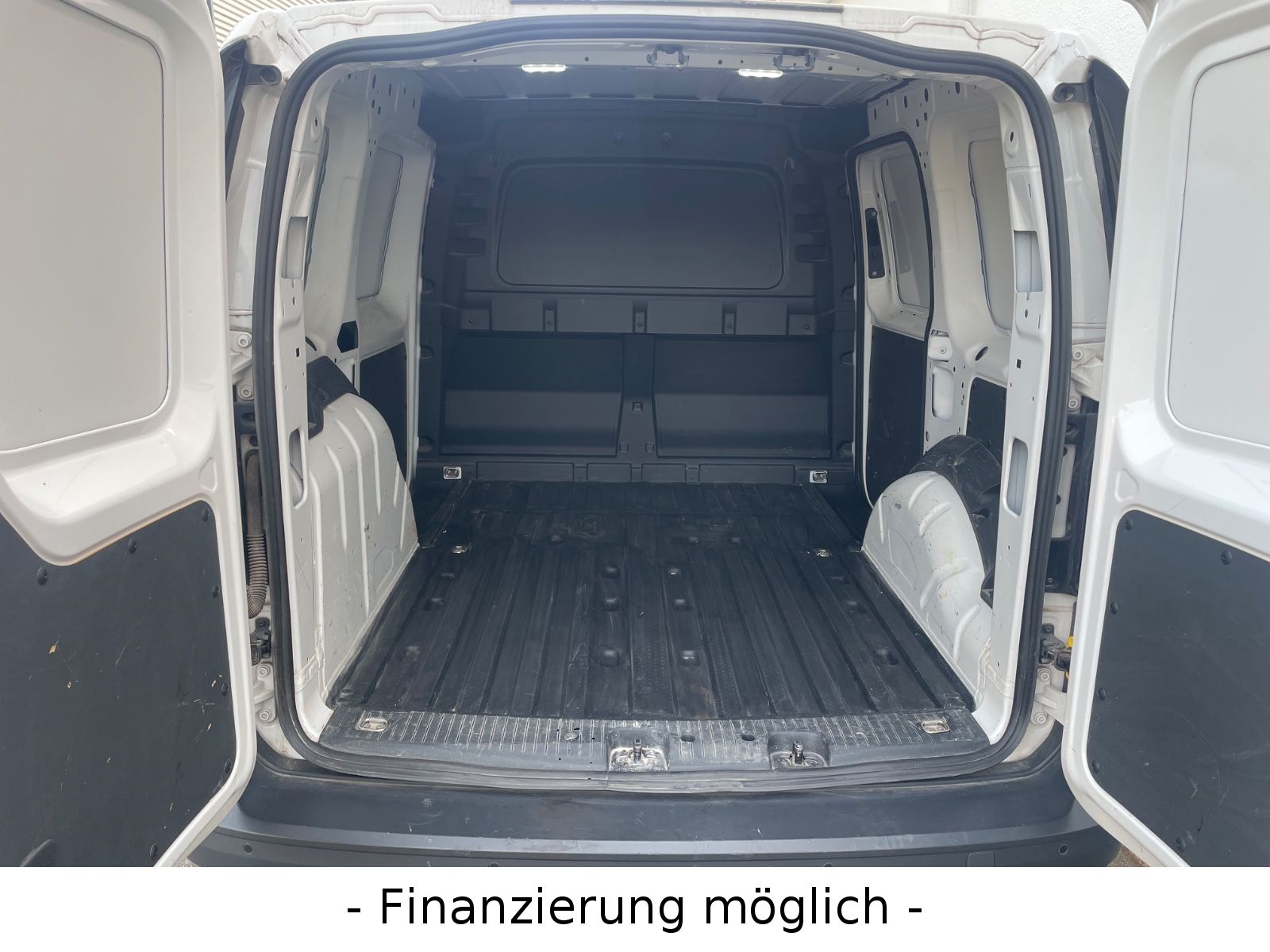 Volkswagen Caddy 2022 г. Белый, пробег 48900 км