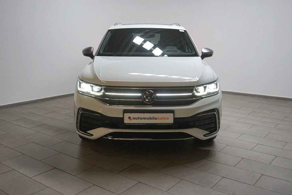 Volkswagen Tiguan 2022 г. Белый, пробег 42924 км