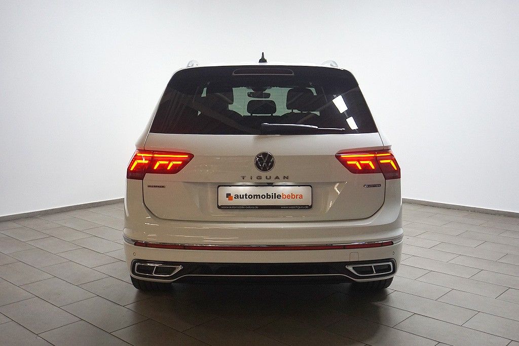 Volkswagen Tiguan 2022 г. Белый, пробег 42924 км