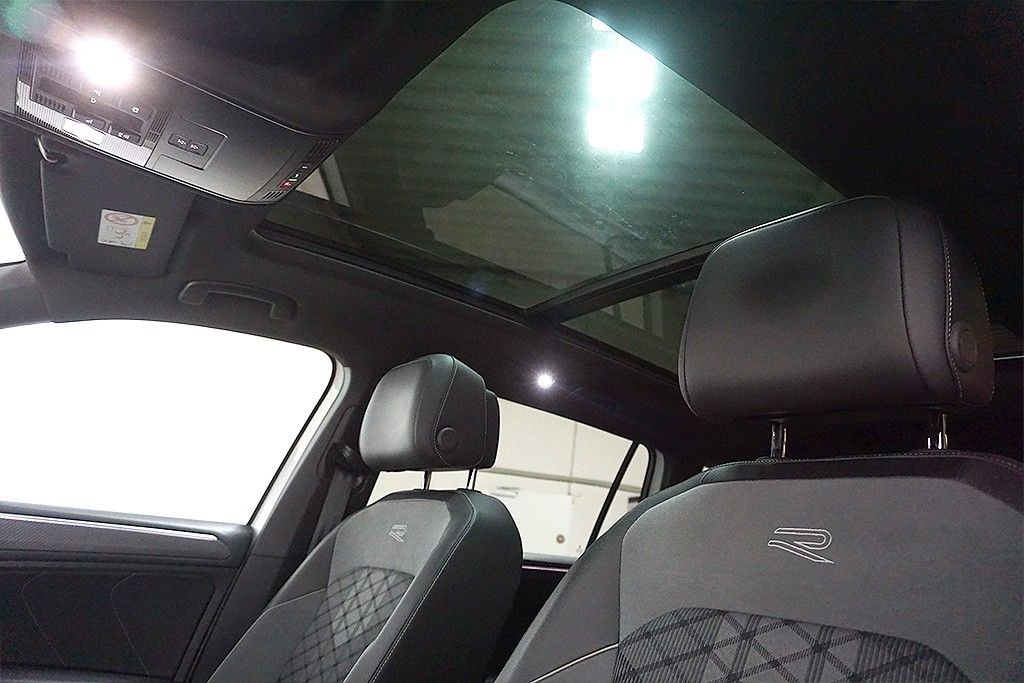 Volkswagen Tiguan 2022 г. Белый, пробег 42924 км