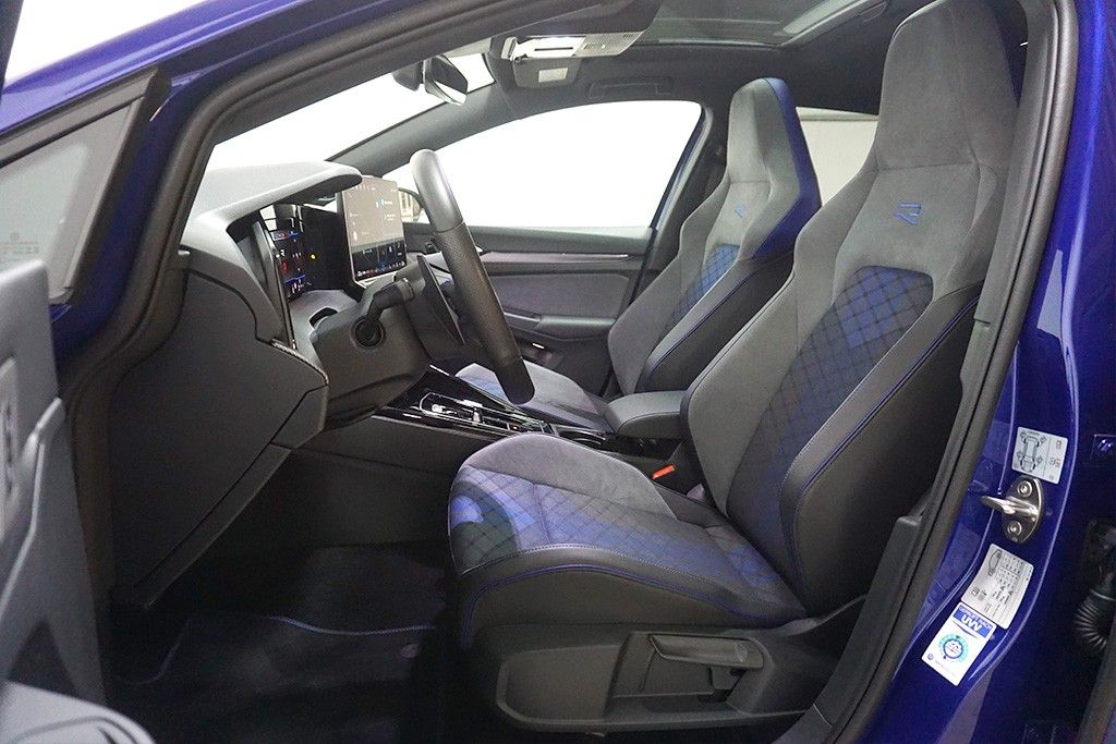 Volkswagen Golf 2025 г. Синий, пробег 33199 км