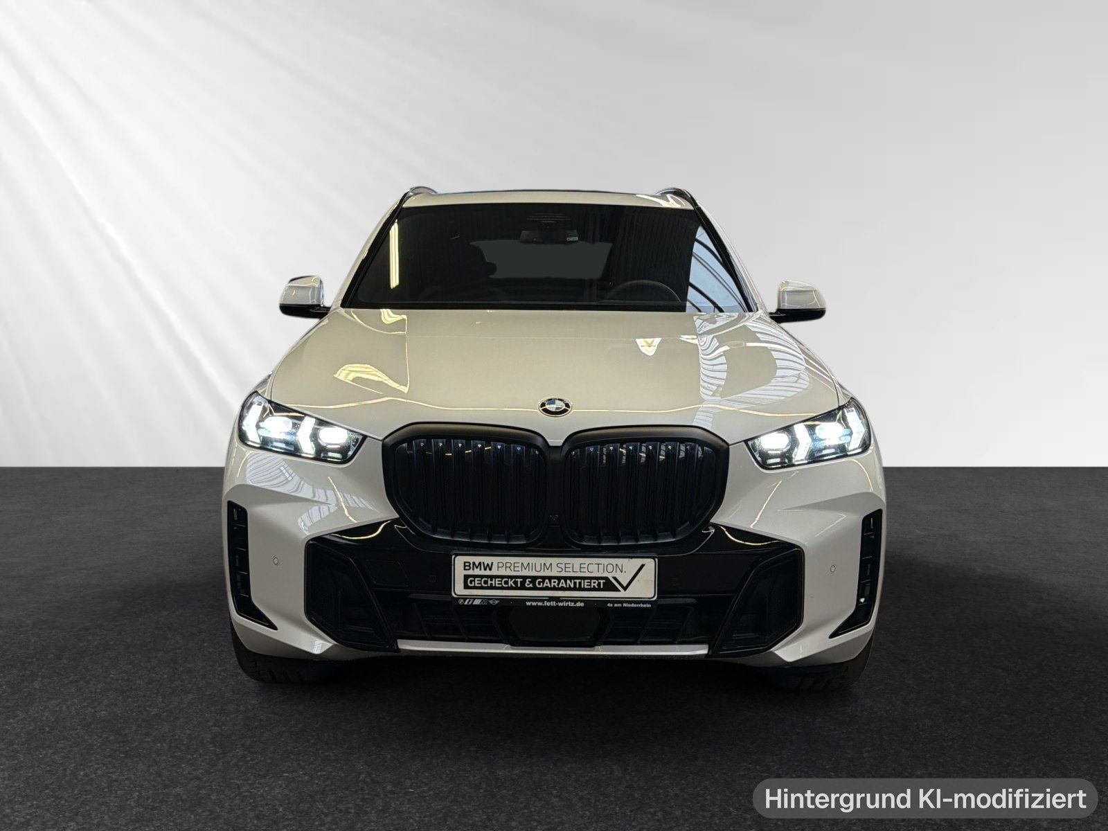 BMW X5 2025 г. Белый, пробег 23400 км
