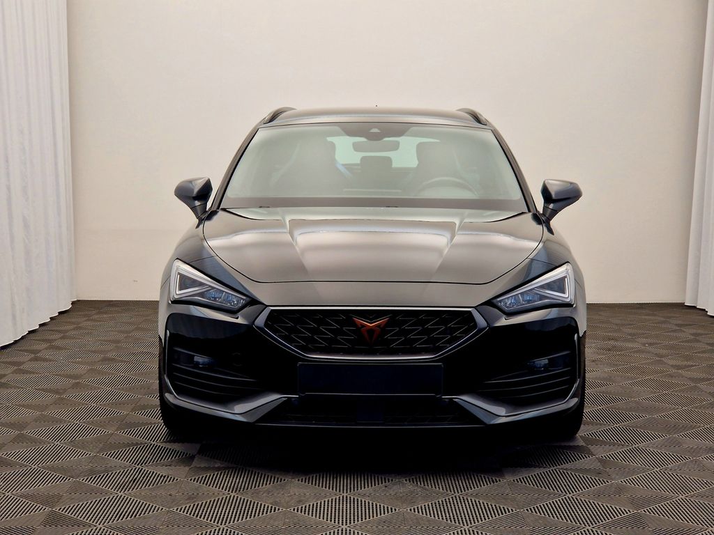 Cupra Leon 2022 г. Чёрный, пробег 38000 км