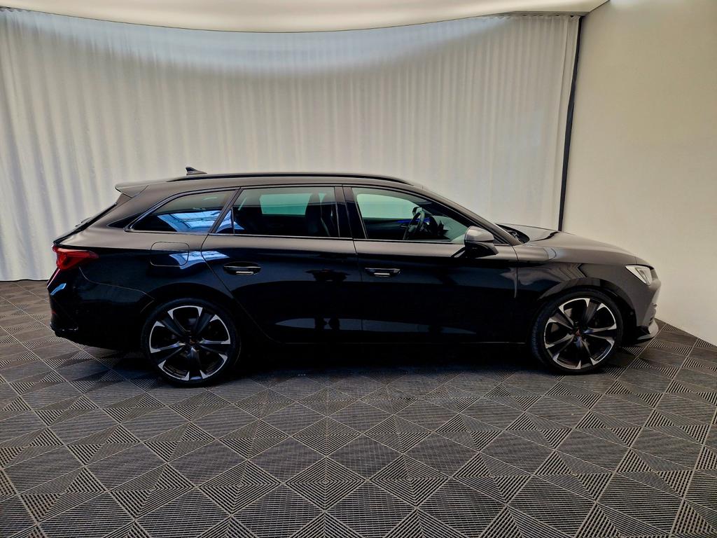 Cupra Leon 2022 г. Чёрный, пробег 38000 км