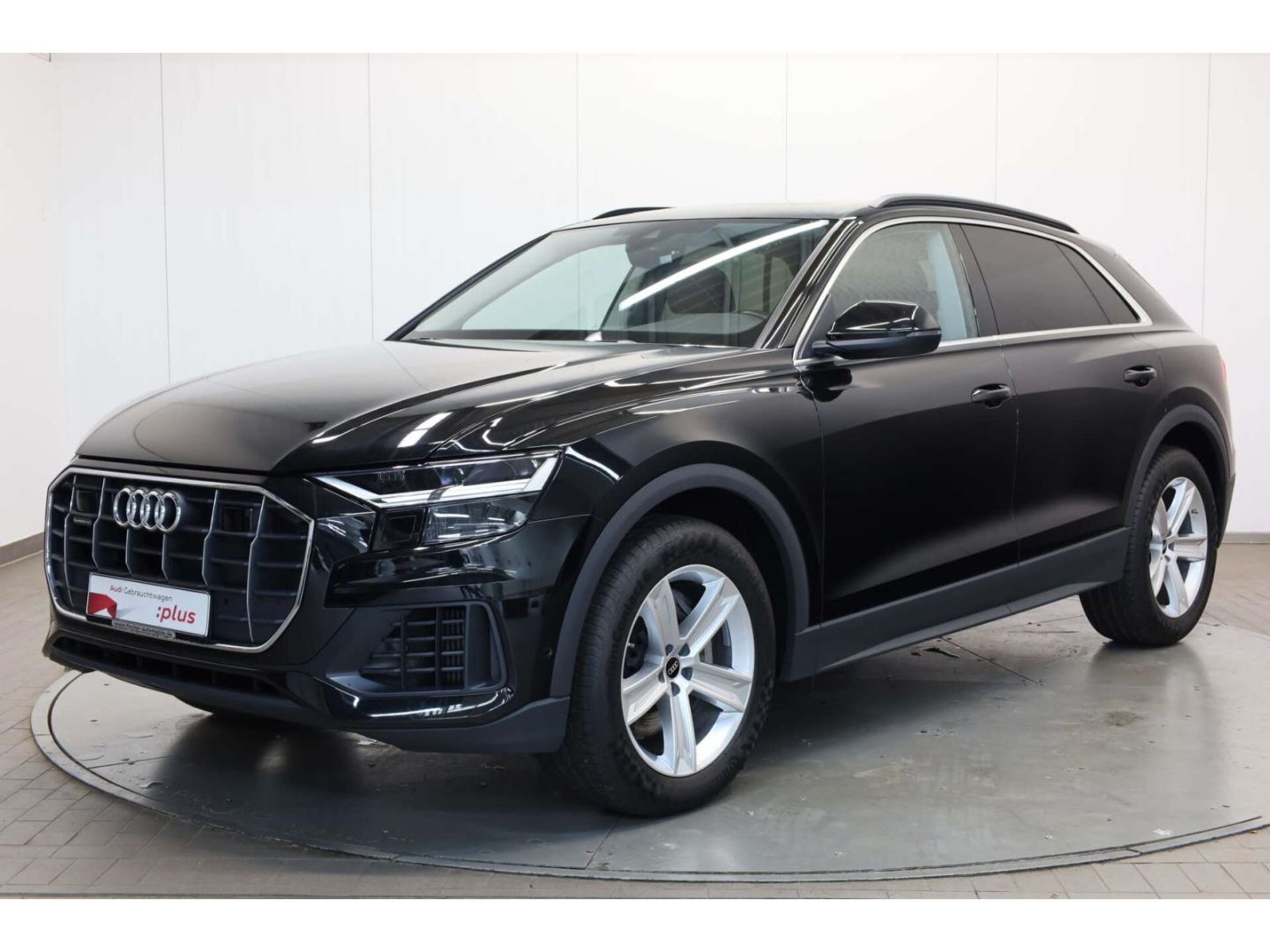 Audi Q8 2022 г. Чёрный, пробег 42435 км