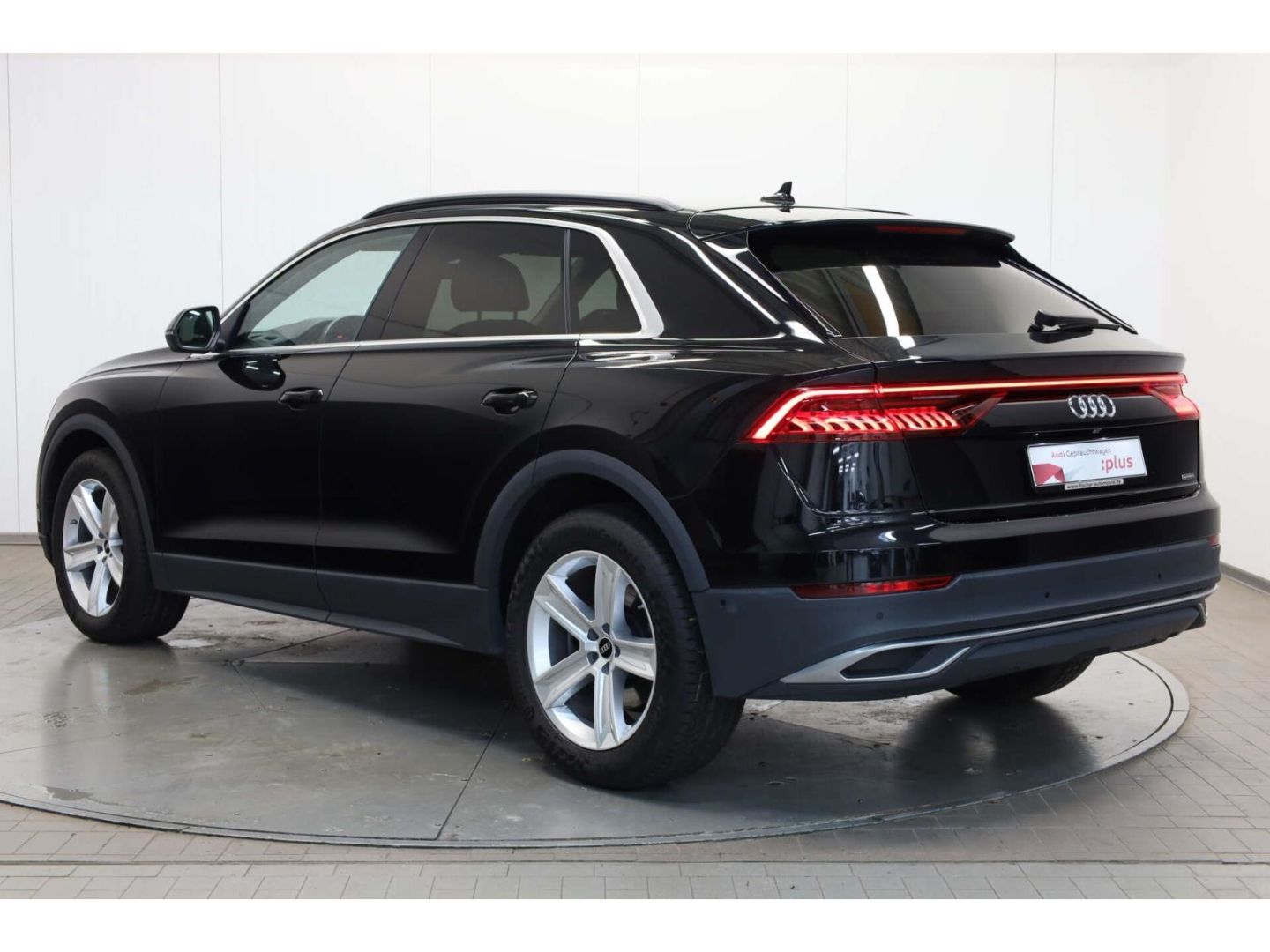 Audi Q8 2022 г. Чёрный, пробег 42435 км