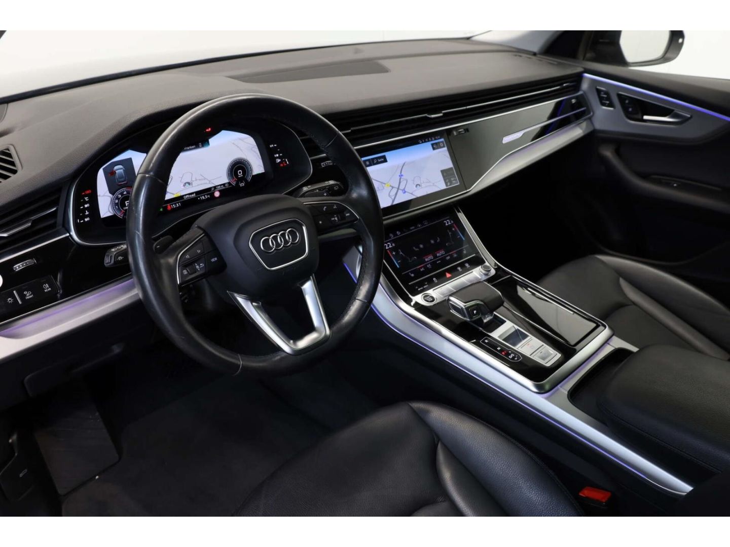 Audi Q8 2022 г. Чёрный, пробег 42435 км
