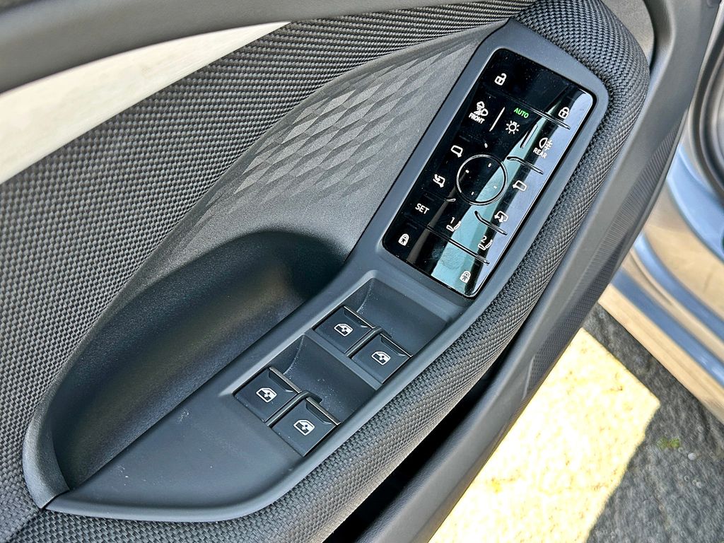Audi A6 2025 г. Серебристый, пробег 19998 км