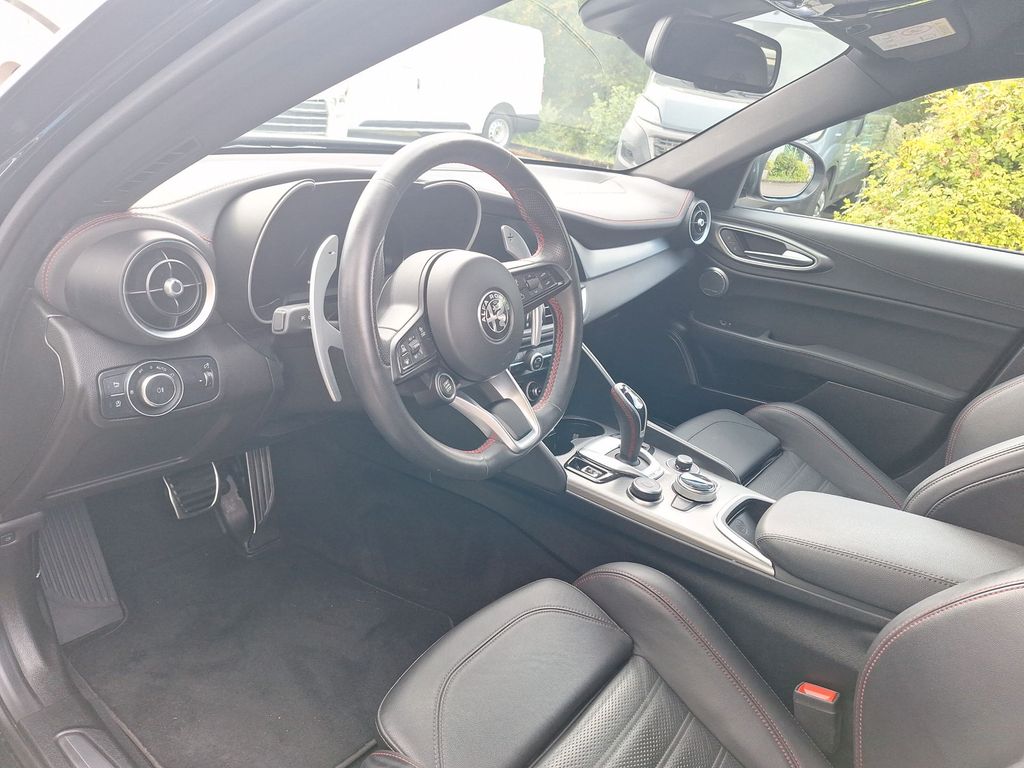 Alfa Romeo Giulia 2023 г. Чёрный, пробег 54610 км