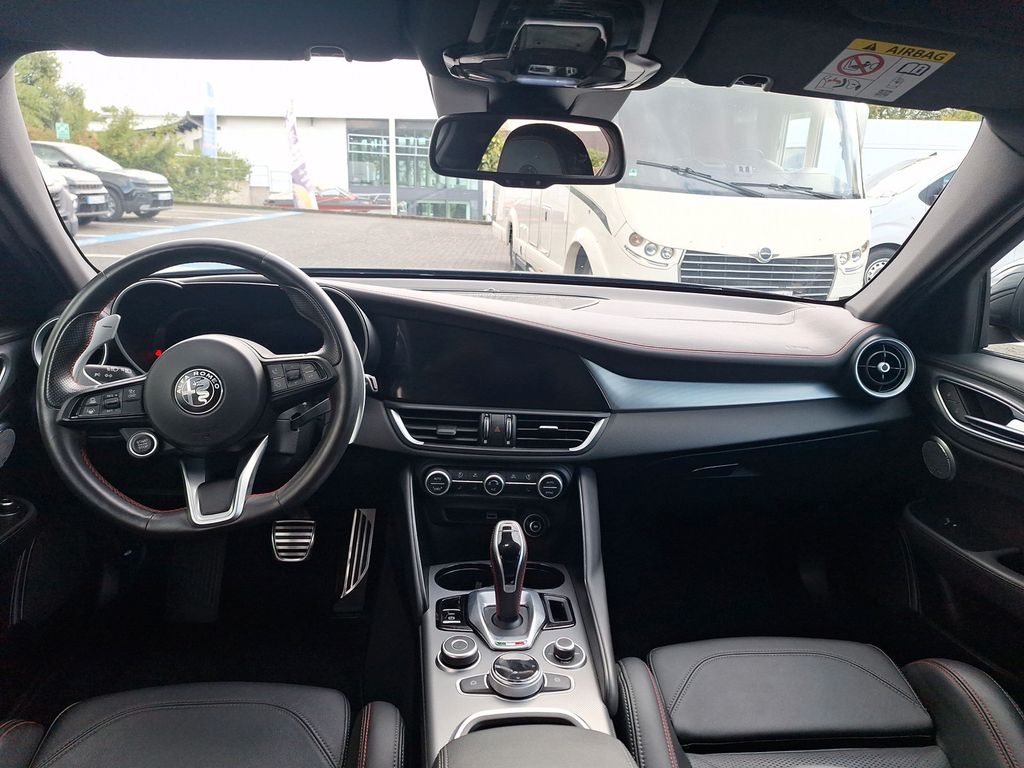 Alfa Romeo Giulia 2023 г. Чёрный, пробег 54610 км