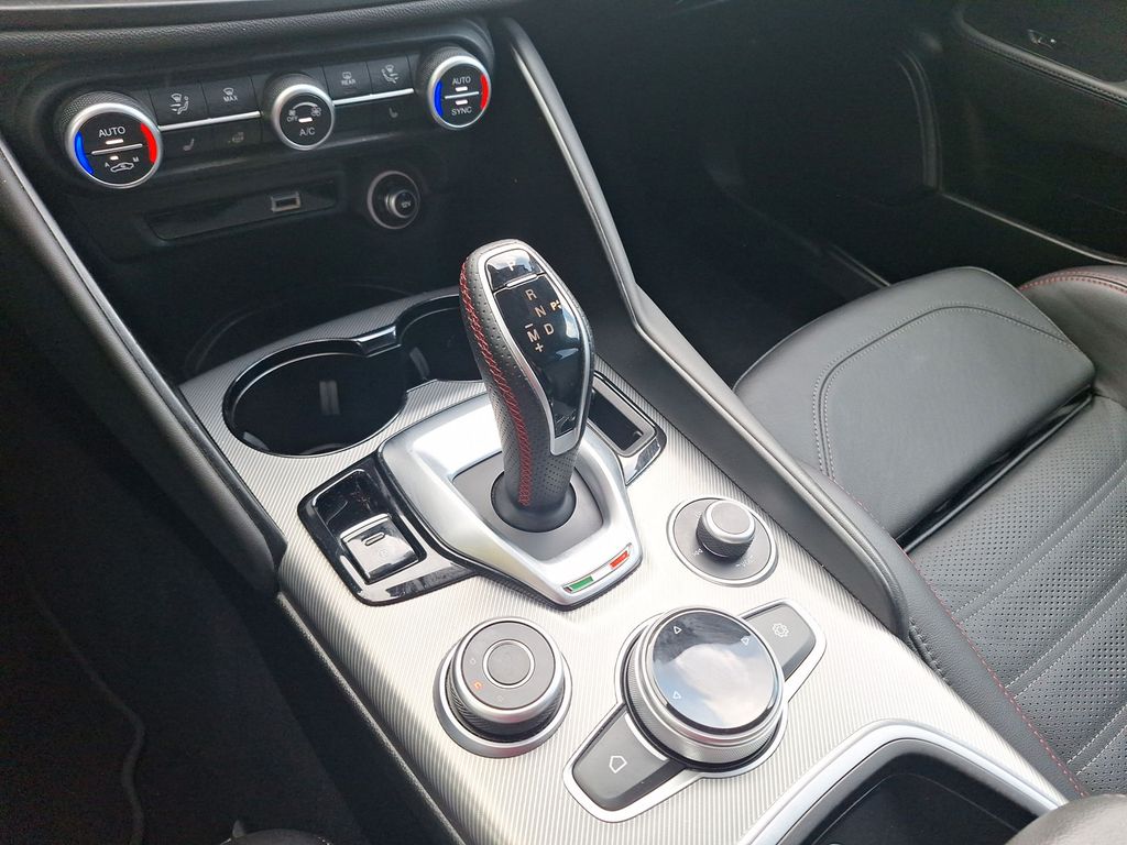 Alfa Romeo Giulia 2023 г. Чёрный, пробег 54610 км