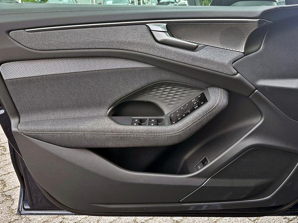 Audi A6 2025 г. Синий, пробег 12690 км