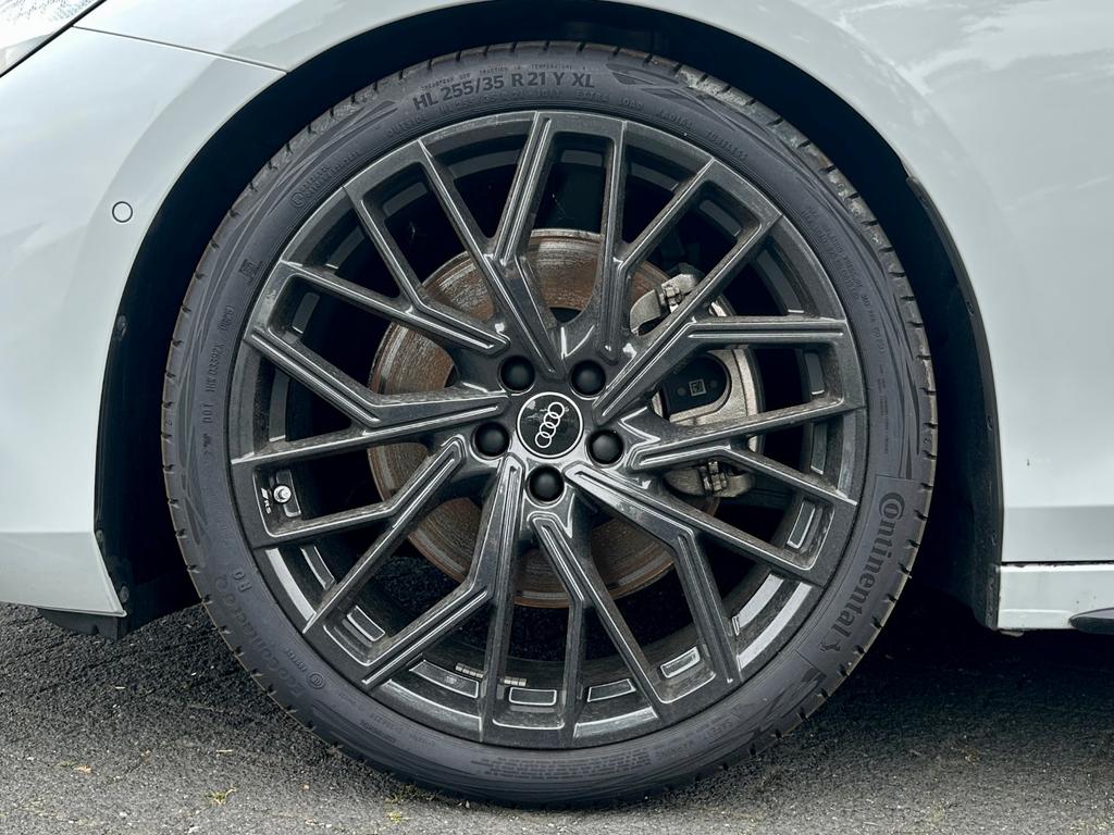 Audi A6 2025 г. Белый, пробег 21690 км