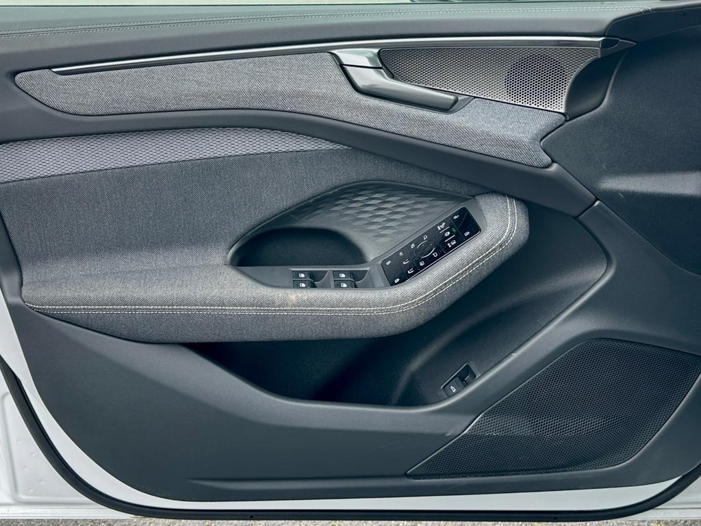 Audi A6 2025 г. Белый, пробег 21690 км
