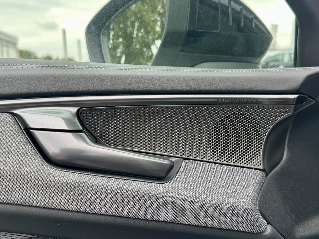 Audi A6 2025 г. Белый, пробег 21690 км