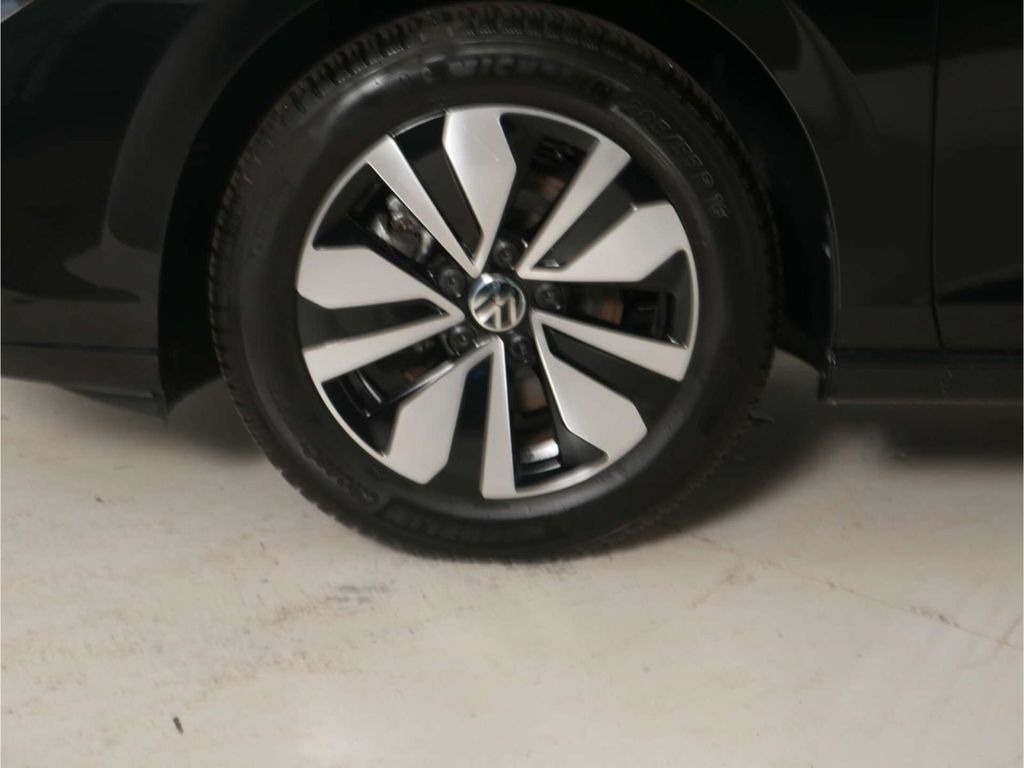 Volkswagen Golf 2025 г. Чёрный, пробег 23591 км