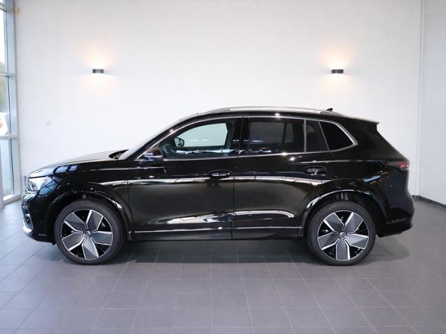 Volkswagen Tiguan 2026 г. Чёрный, пробег 5000 км
