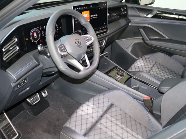 Volkswagen Tiguan 2026 г. Чёрный, пробег 5000 км