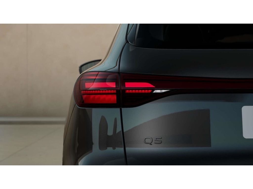 Audi Q5 2026 г. Чёрный, пробег 28153 км