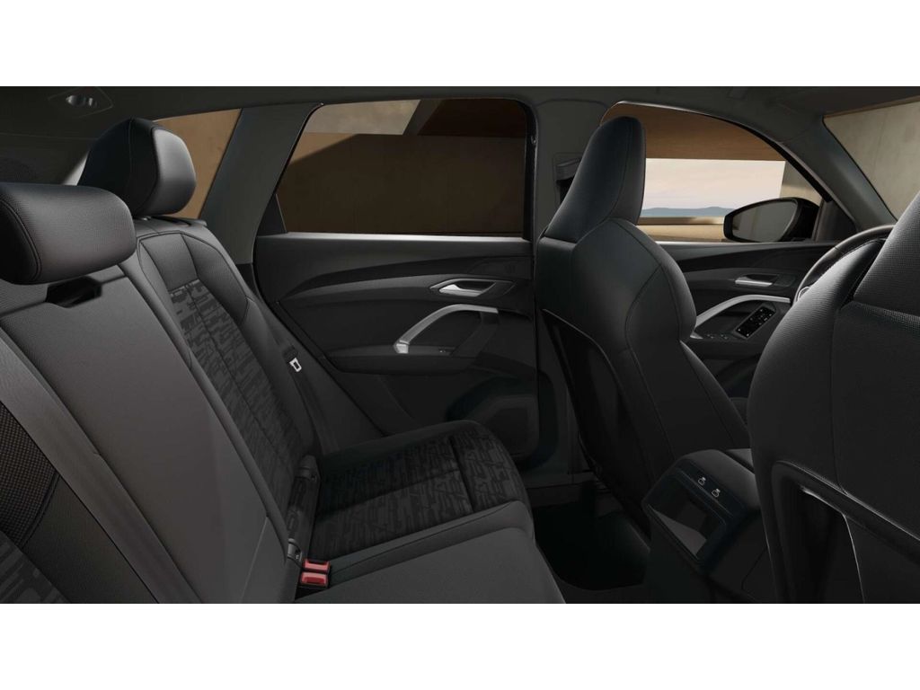 Audi Q5 2026 г. Чёрный, пробег 28153 км