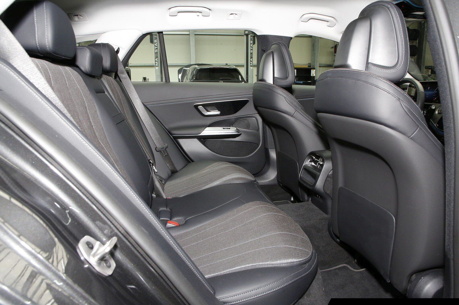 Mercedes-Benz E 200 2025 г. Серый, пробег 19494 км