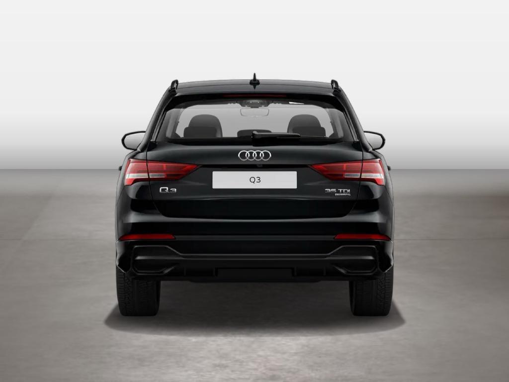 Audi Q3 2021 г. Чёрный, пробег 50100 км