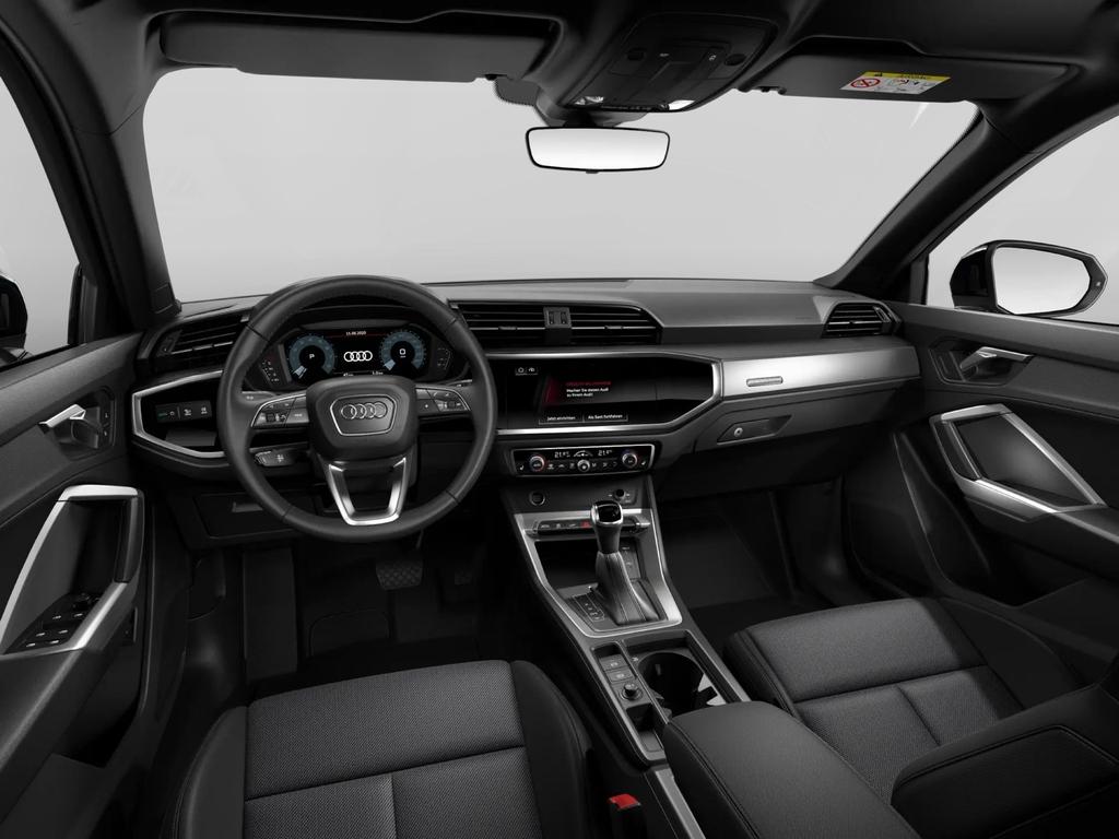 Audi Q3 2021 г. Чёрный, пробег 50100 км