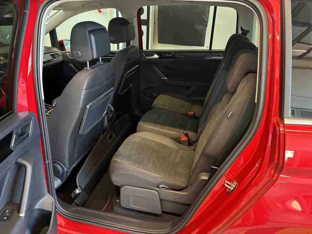 Volkswagen Touran 2023 г. Красный, пробег 46234 км