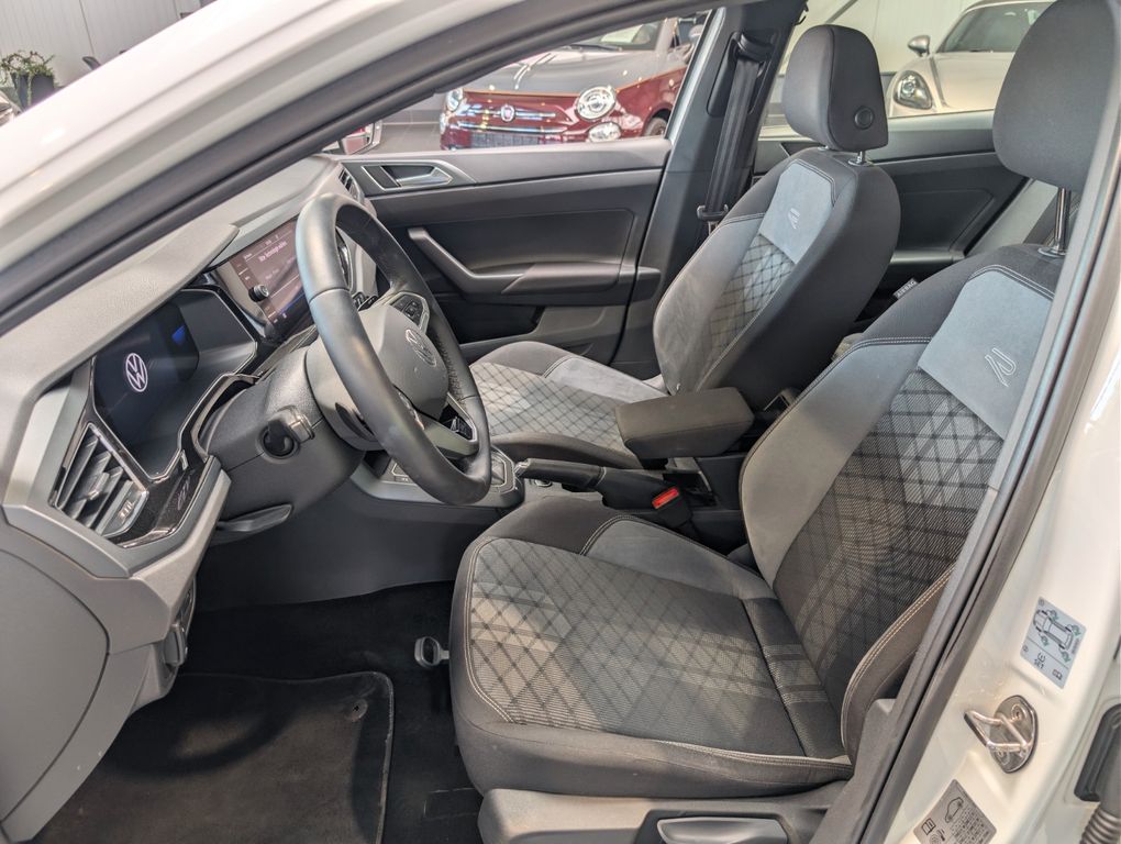 Volkswagen Polo 2023 г. Белый, пробег 37000 км