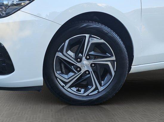 Hyundai i30 2021 г. Белый, пробег 50500 км