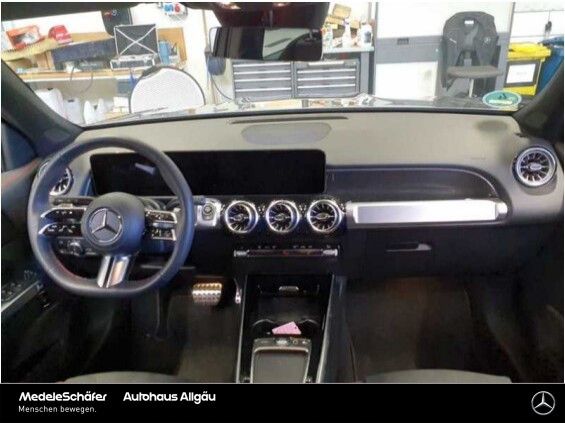 Mercedes-Benz GLB 200 2025 г. Серый, пробег 3500 км