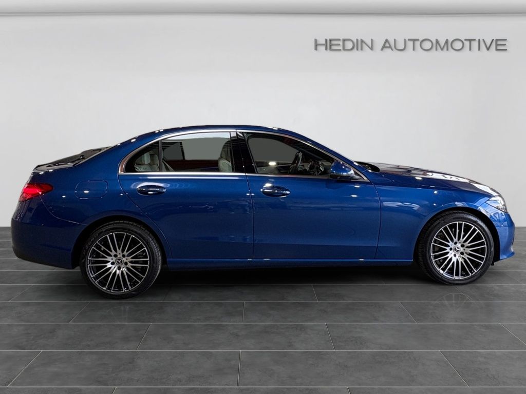 Mercedes-Benz C 300 2021 г. Синий, пробег 13328 км
