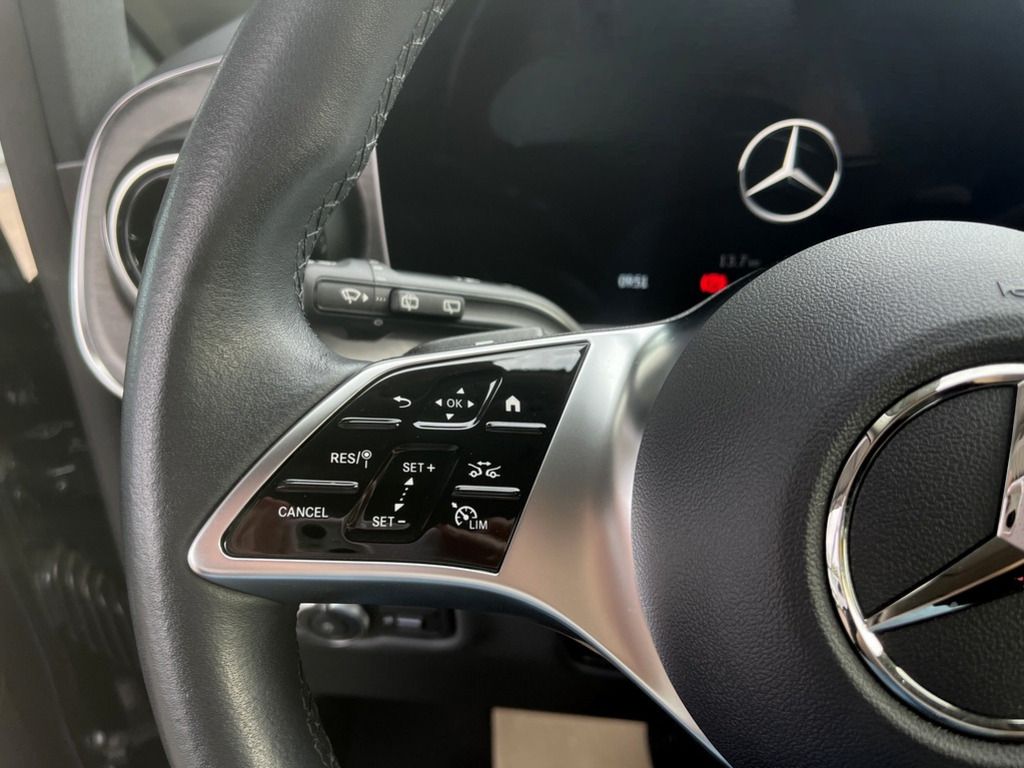 Mercedes-Benz V 250 2024 г. Серый, пробег 27250 км