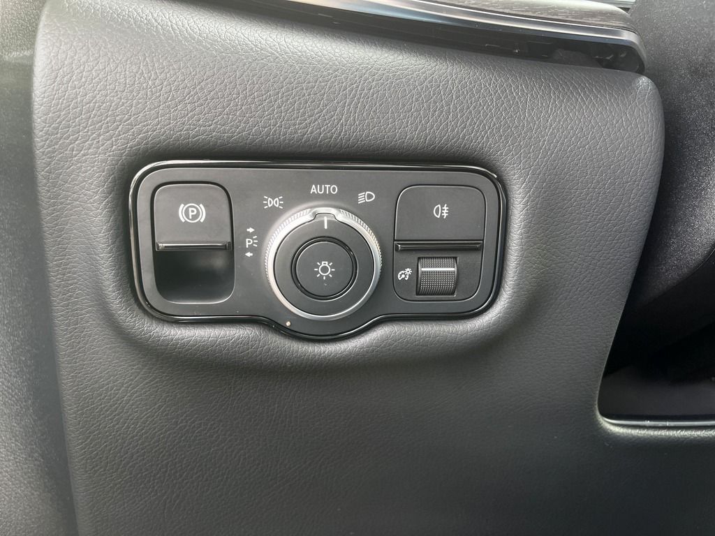 Mercedes-Benz V 250 2024 г. Серый, пробег 27250 км