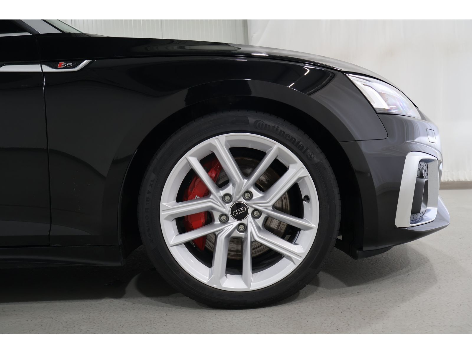 Audi S5 2023 г. Чёрный, пробег 38650 км