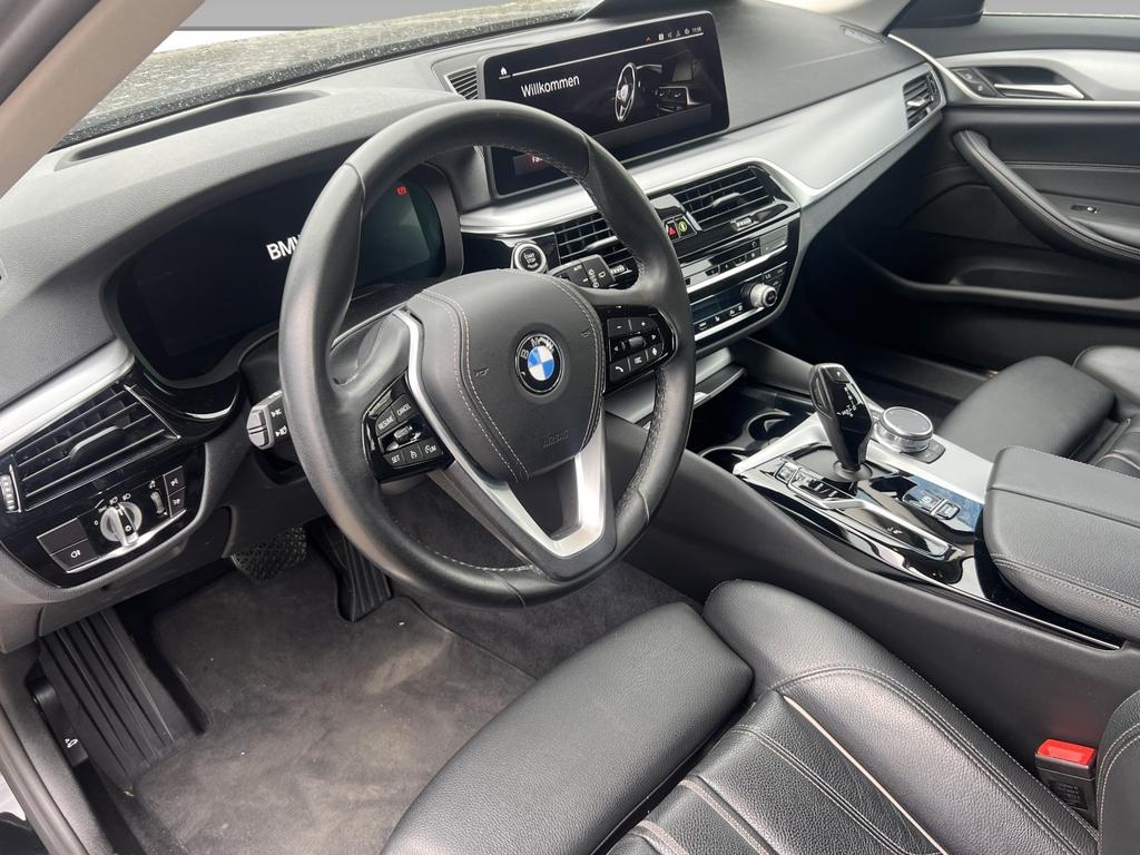 BMW 530 2022 г. Чёрный, пробег 59315 км