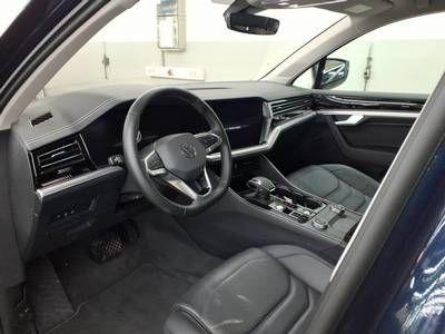 Volkswagen Touareg 2025 г. Жёлтый, пробег 10543 км