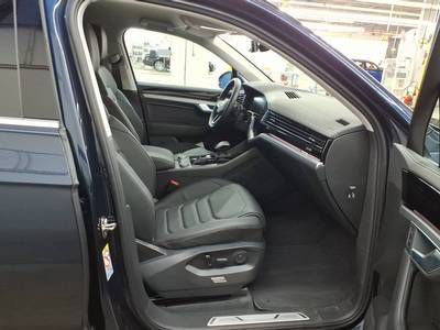 Volkswagen Touareg 2025 г. Жёлтый, пробег 10543 км