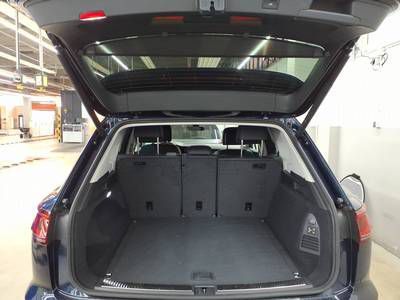 Volkswagen Touareg 2025 г. Жёлтый, пробег 10543 км