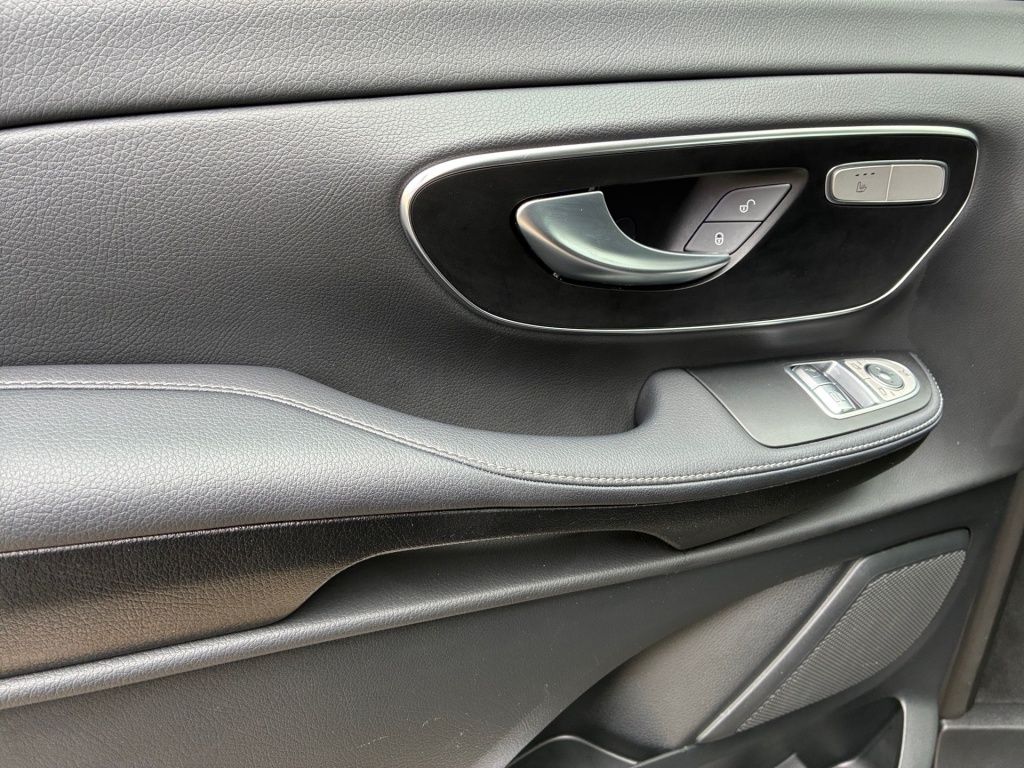 Mercedes-Benz V 300 2025 г. Чёрный, пробег 42037 км