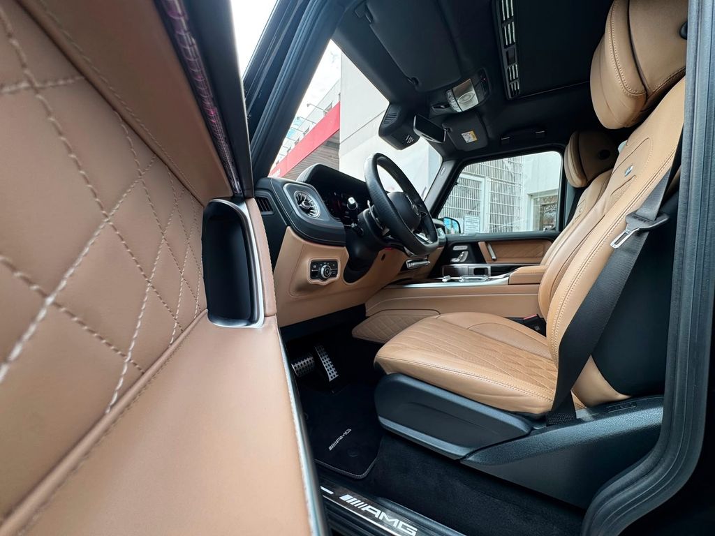 Mercedes-Benz G 63 AMG 2024 г. Чёрный, пробег 20000 км