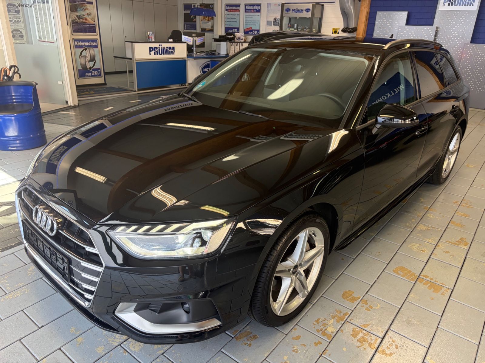 Audi A4 2023 г. Чёрный, пробег 58500 км